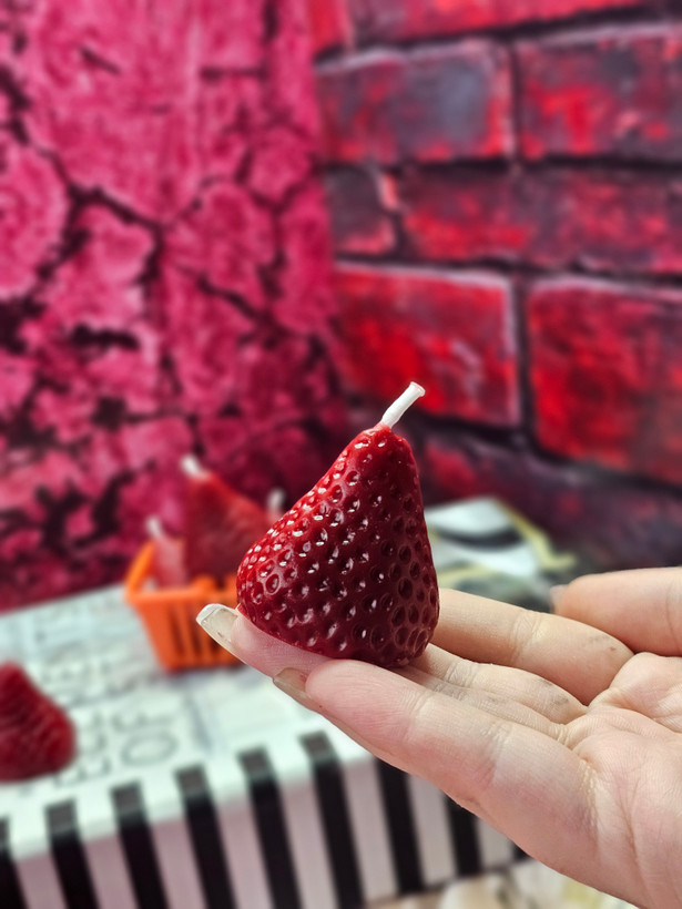 شمع توت فرنگی کد ۱